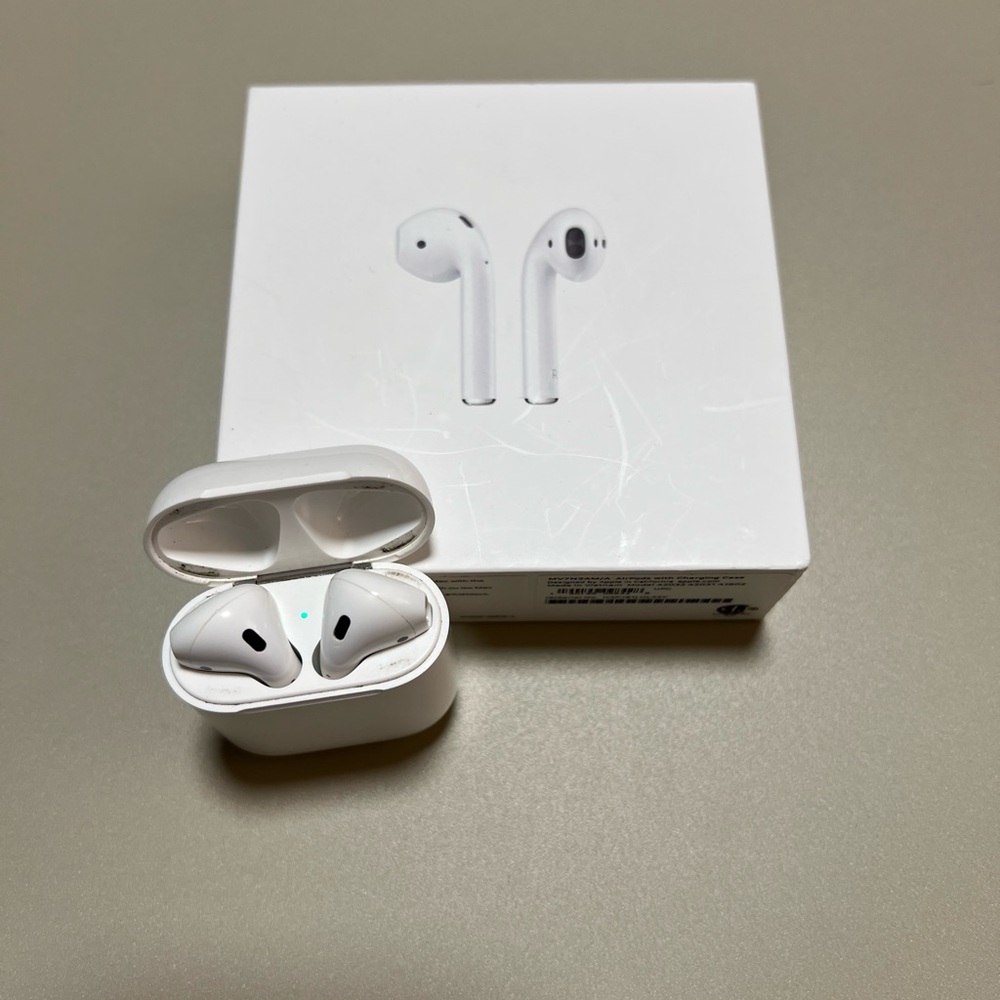 Apple AirPods Gen 2 V2 White Wireless Headset with Charging Case